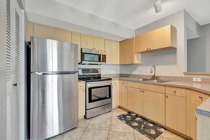 3 bed, 1233 sqft, $2,700 — Photo 3