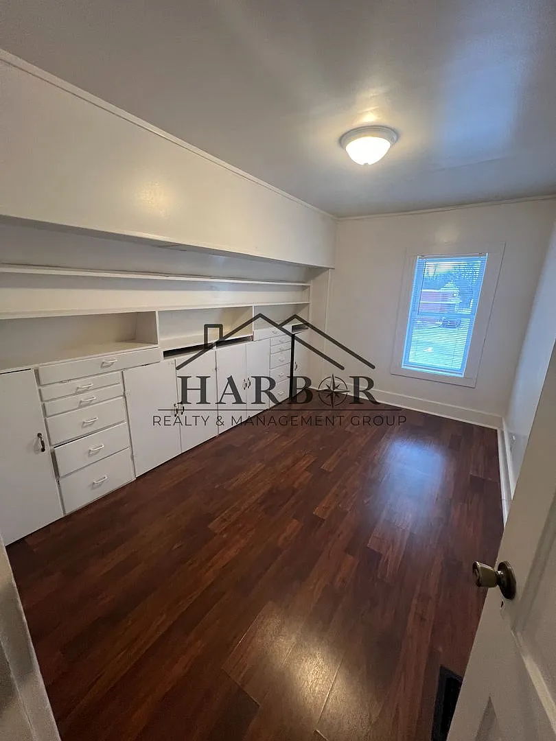 1005 1st Ave. SW — Photo 2