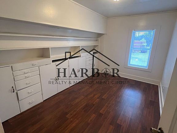 2nd image of 1005 1st Ave SW
