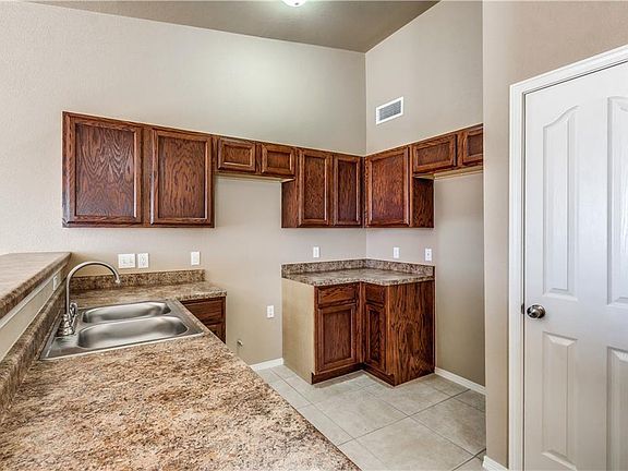 3rd image of 1112 Jaime J Zapata St