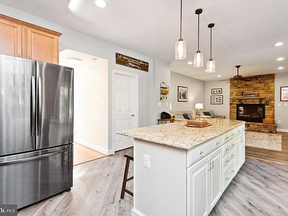 4th image of 7460 Mayflower Ct