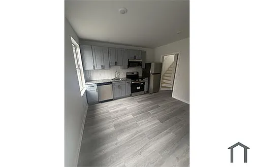 112 E Huntingdon St Photo 1