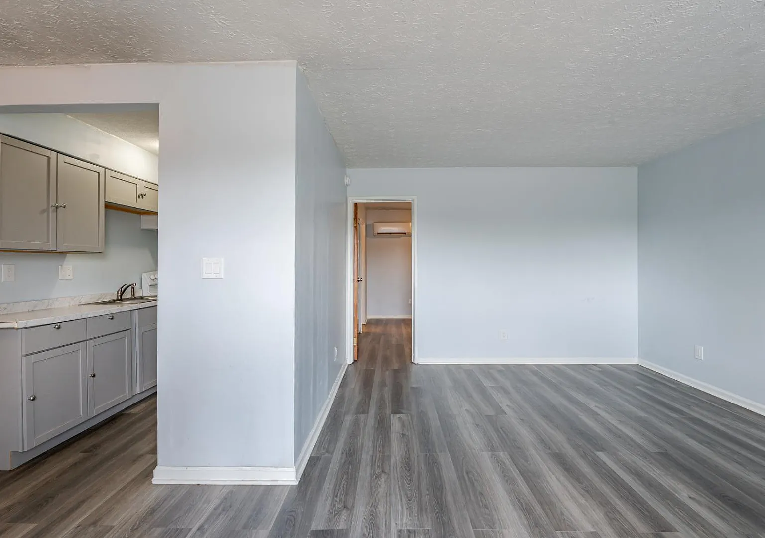 209 N Woodland Dr - 209 Unit 19 — Photo 3