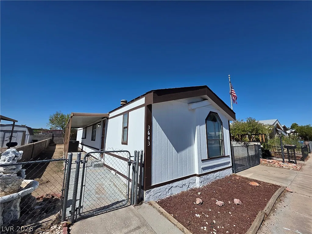 2 bed, 2.0 bath, 960 sqft, $1,359 — Photo 2