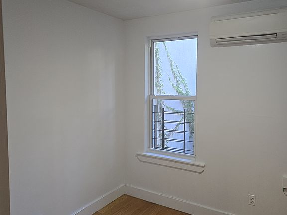 4th image of 263 Marion St #1FL