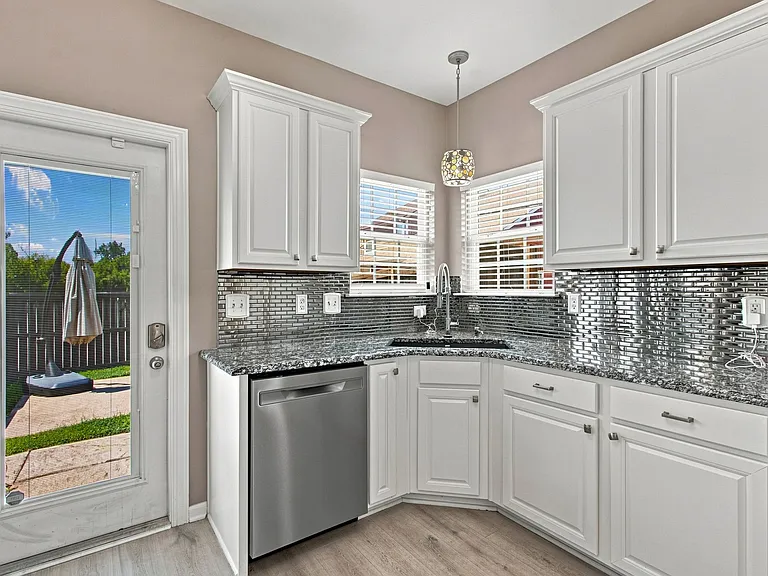 2055 Hemlock Dr #1 — Photo 13