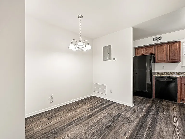 Middleboro Crest Apartments — Photo 19