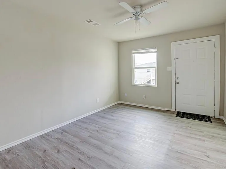 2316 Rosalee St #6 — Photo 10