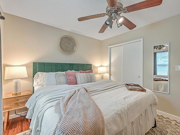 4th image of 6240 Old Point Rd APT C16