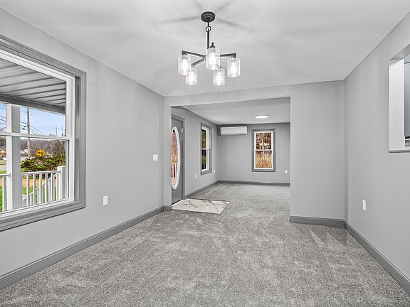 3rd image of 2724 Montgomery Run Rd