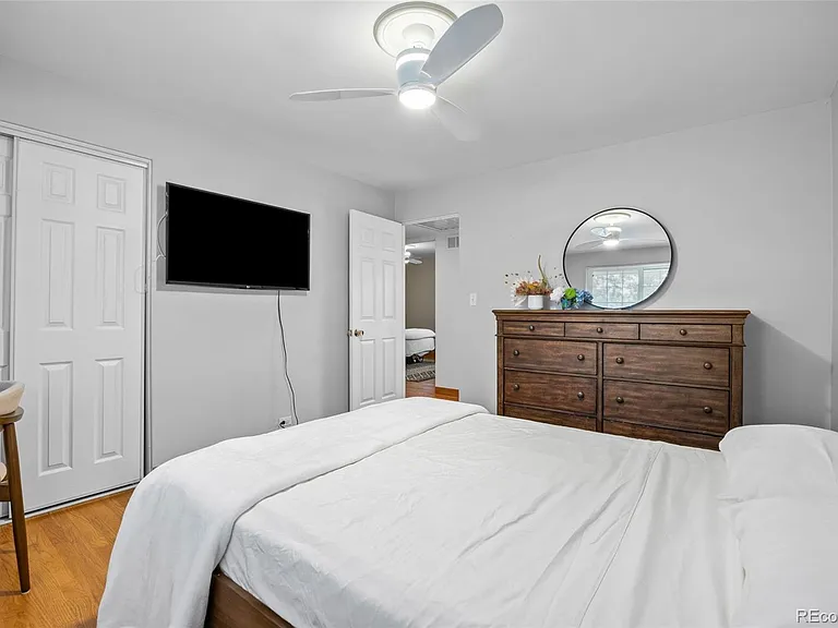 281 Niagara St — Photo 24