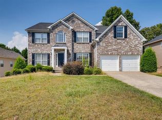 432 Leggett Oaks Ln, Lawrenceville, GA 30043