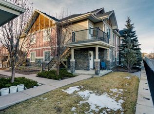 59 W Coach Mnr SW #6, Calgary, AB T3H 1R7