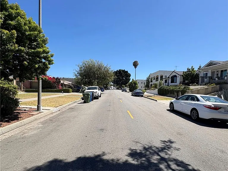 1126 S Patton Ave — Photo 16