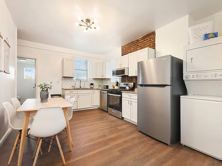 1060 Steuben St #1 — Photo 14
