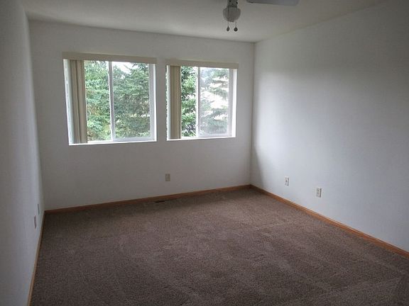 4th image of 2400-2418 Hillcrest Dr #2414