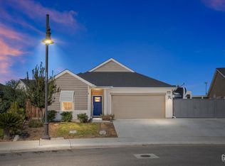 9742 Silver Falls Ln, Shafter, CA 93263