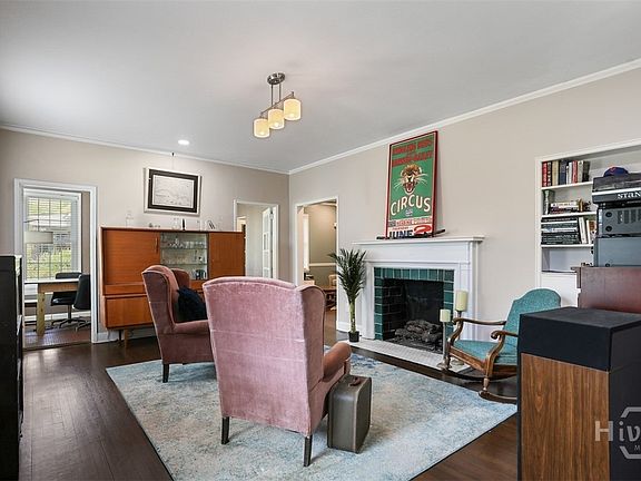 4th image of 710 E 50th Street