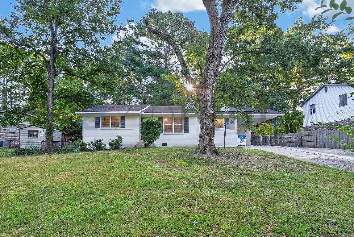 Clayton Highlands — Photo 1