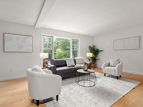 2nd image of 79 Beecher Pl #5