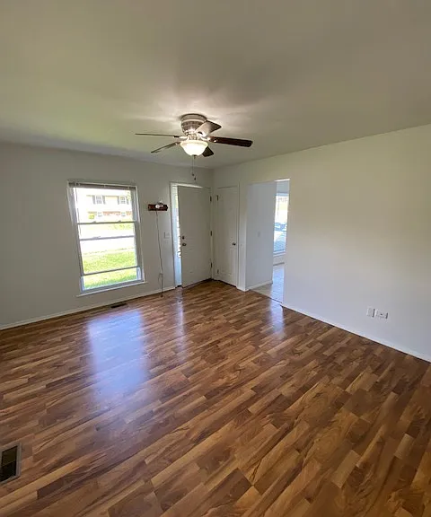 110 Teakwood Ln — Photo 7