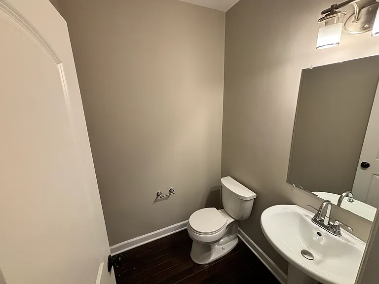 2253 Indiana Ave — Photo 4