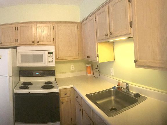 Kitchen-all appliances included