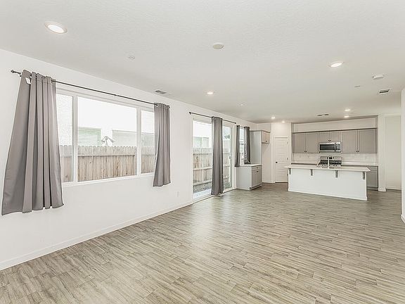 4th image of 2844 N Vahe Avenue