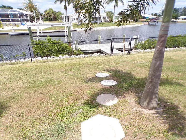 21088 Edgewater Dr — Photo 31