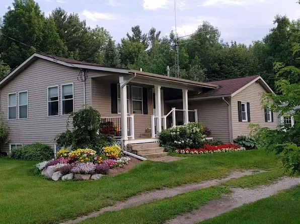 8864 Major Douglas Sloan Rd, Charlevoix, MI 49720