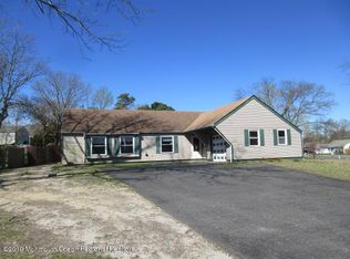 860 Peppertree Dr, Toms River, NJ 08753