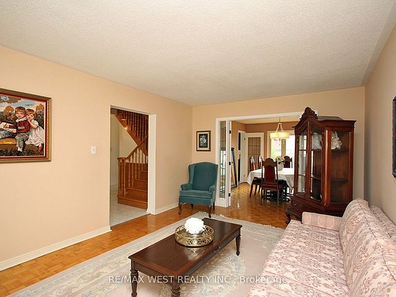 5th image of 540 Louis Dr
