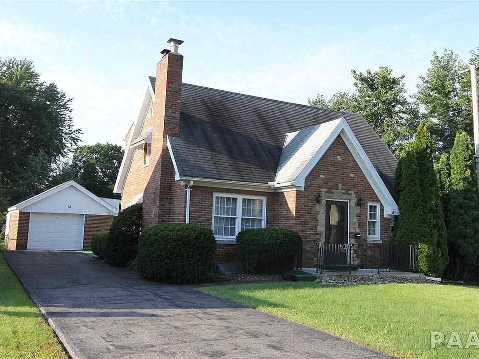 2nd image of 2306 W Melrose Pl