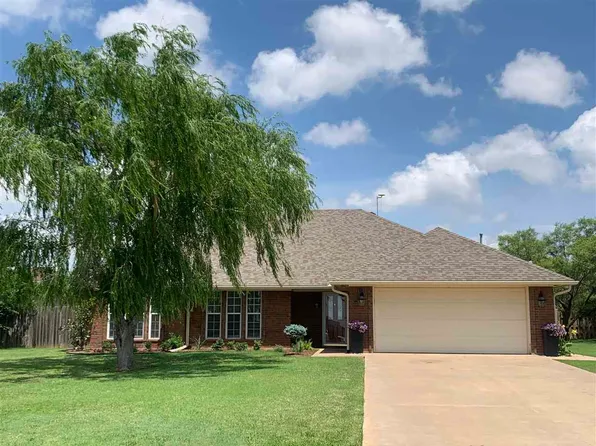 105 NW Valleybrook Dr, Lawton, OK 73505