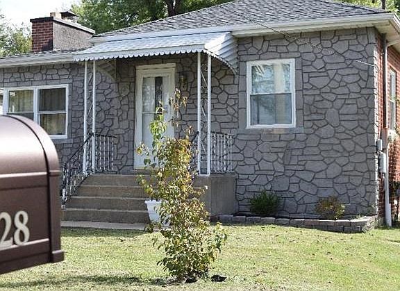 2nd image of 128 Holdinghausen Dr