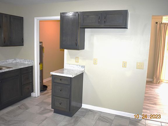 4th image of 5172 Amberwood Ln