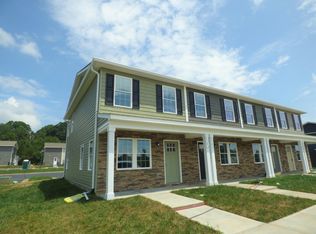 1586 Oak Leaf Dr, Hickory, NC 28601