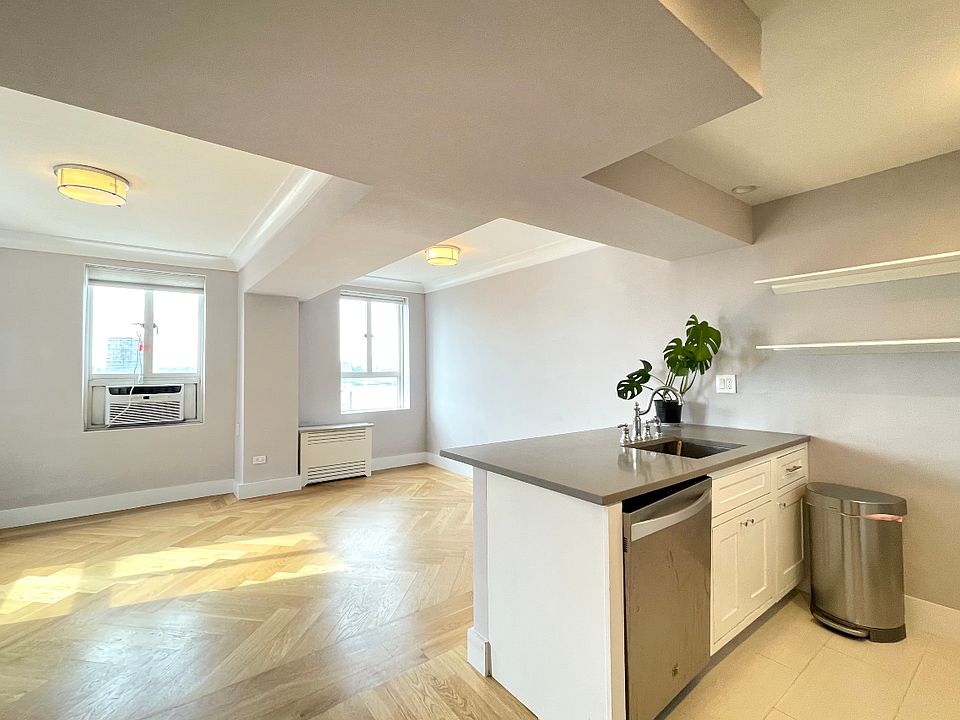 1st image of 752 W End Ave APT 19C