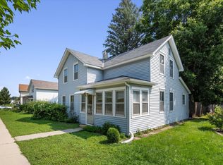 306 N Maple St, Chaska, MN 55318