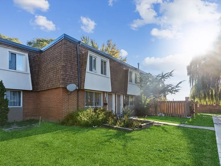 1560 Bloor St — Photo 10