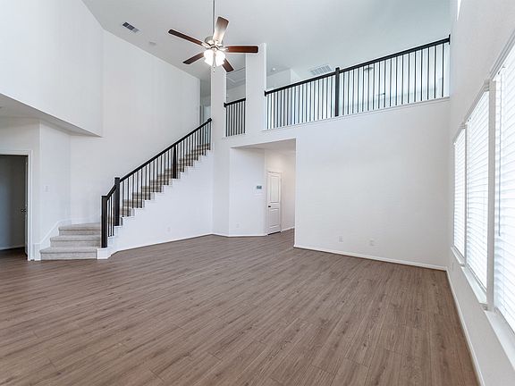 5th image of 423 Hazy Meadows Dr