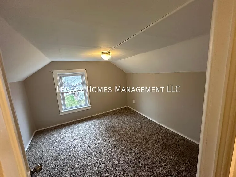 962 Lakeview Dr — Photo 15