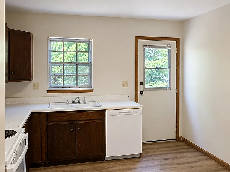 172 Macon Ave #4 — Photo 6