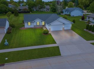 3198 Fieldcrest Dr, Kaukauna, WI 54130