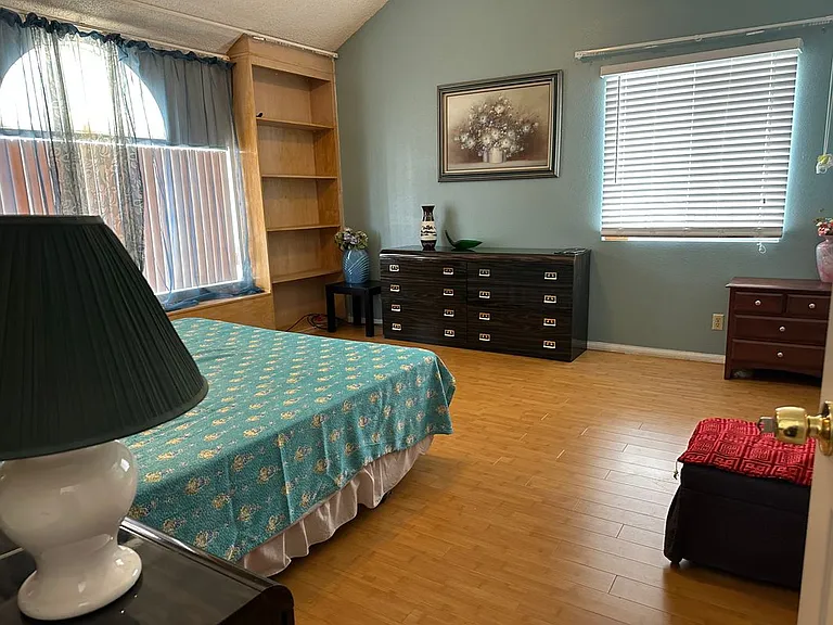 4146 Rowland Ave — Photo 5