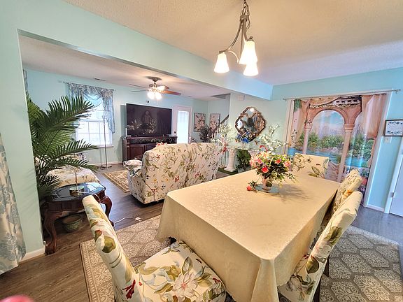 Dining Room that flows to the living room