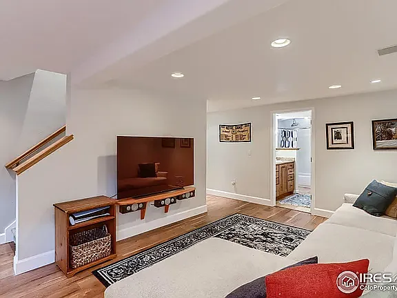 1310 Claremont Dr — Photo 16