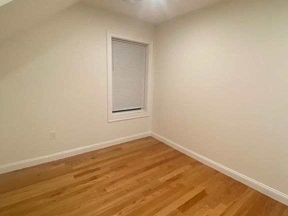 4th image of 300 Washington St #U300