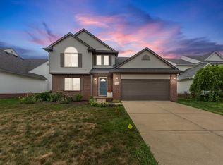 7734 Greene Farm Dr, Ypsilanti, MI 48197