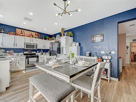 4th image of 6011 College Park Ln